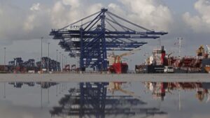 Un total de 280 contenedores con frutas de Sudamérica continúan bloqueados en el Puerto de Algeciras