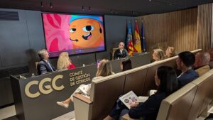 El sector citrícola presenta un informe sobre desinformación alimentaria y reivindica el valor del zumo de naranja 100% exprimido
